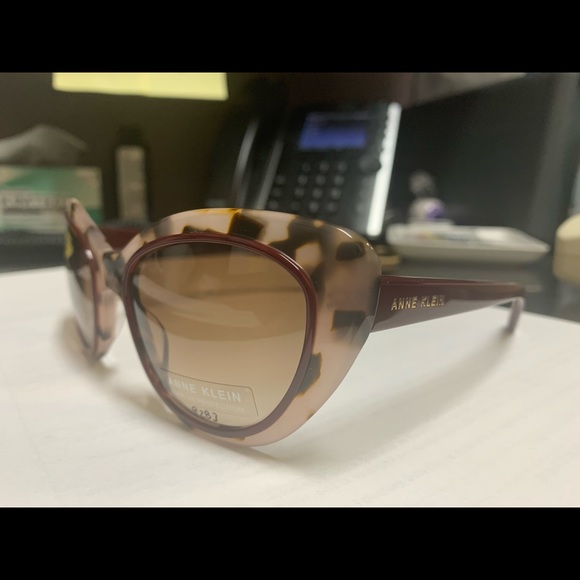 Anne Klein Sunglasses - Picture 3 of 4